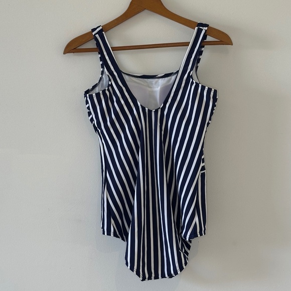 One piece swimsuit NWOT - Picture 3 of 6